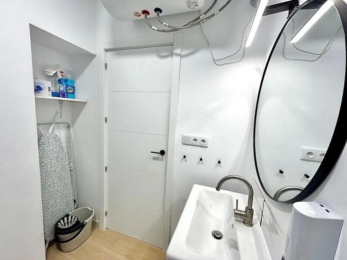Nuevo! Acogedor Apt 8Pax 4Bdr 2Bth - Cozyhomesevilla4 0*, Sevilla Spanien